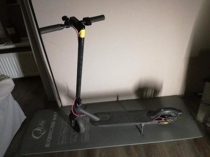 e-step Xiaomi Mi Pro 2, Fietsen en Brommers, Steps, Zo goed als nieuw, Elektrische step (E-scooter), Ophalen