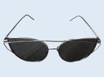IKKI zilverkleurige zonnebril ~ NH0613, Sieraden, Tassen en Uiterlijk, Zonnebrillen en Brillen | Dames, Gebruikt, Ophalen of Verzenden