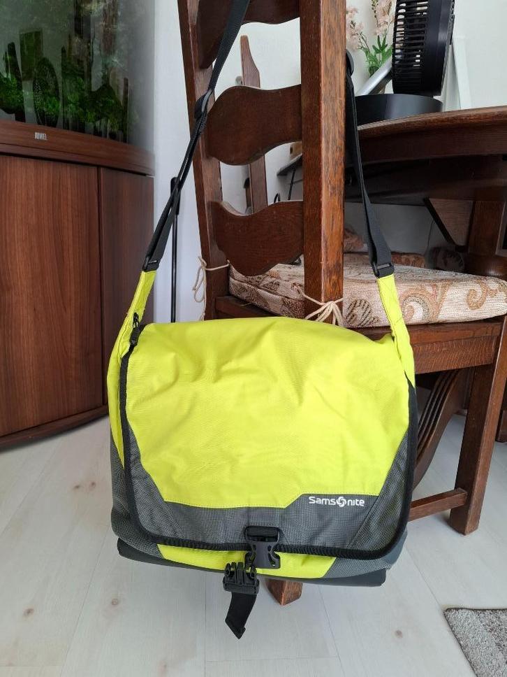 Samsonite Laptop Tas, Computers en Software, Laptoptassen, Gebruikt, Schoudertas, 16 inch, Ophalen of Verzenden
