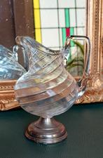 Fries draadglas kannetje op zilverkleurige voet, Antiek en Kunst, Ophalen of Verzenden