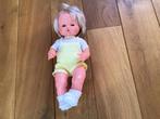Te koop babypop ,blond zacht haar. Ze kan drinken en plassen, Kinderen en Baby's, Speelgoed | Poppen, Ophalen, Zo goed als nieuw