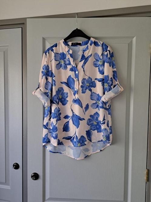 Prachtige kobaltblauw gebloemde blouse / top, maat S., Kleding | Dames, Tops, Zo goed als nieuw, Maat 36 (S), Lange mouw, Ophalen of Verzenden