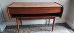 Vintage tafel: Deens teakhouten
104 cm breed, Huis en Inrichting, Kasten | Dressoirs, Ophalen, Zo goed als nieuw, 25 tot 50 cm