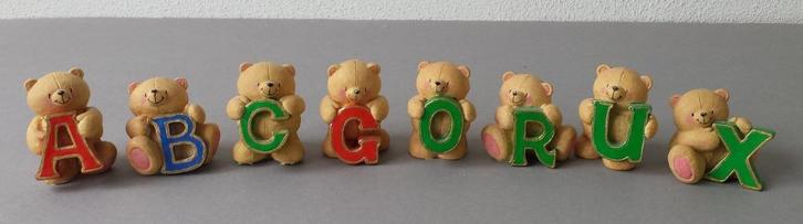 8 Forever Friends Letter Beeldjes - lot 3 - Hallmark- jrn.90, Verzamelen, Beren en Cherished Teddies, Zo goed als nieuw, Beeldje