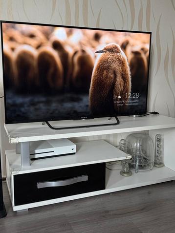 Tv kast beschikbaar voor biedingen