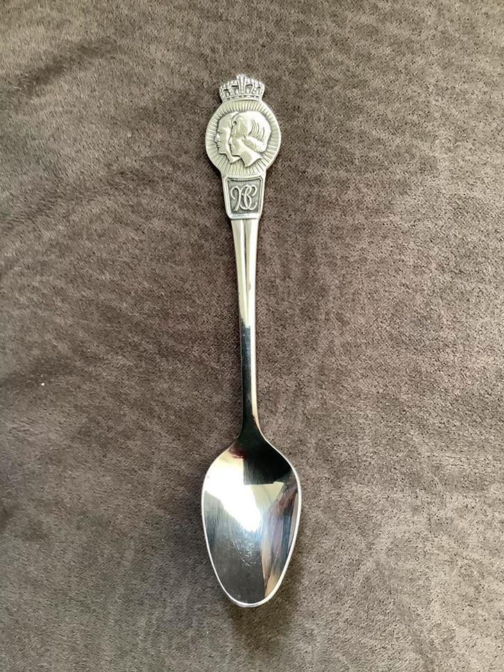 Verzilverd lepeltje huwelijk Beatrix en Claus 1966, Verzamelen, Koninklijk Huis en Royalty, Zo goed als nieuw, Speld(je) of Lepel(tje)