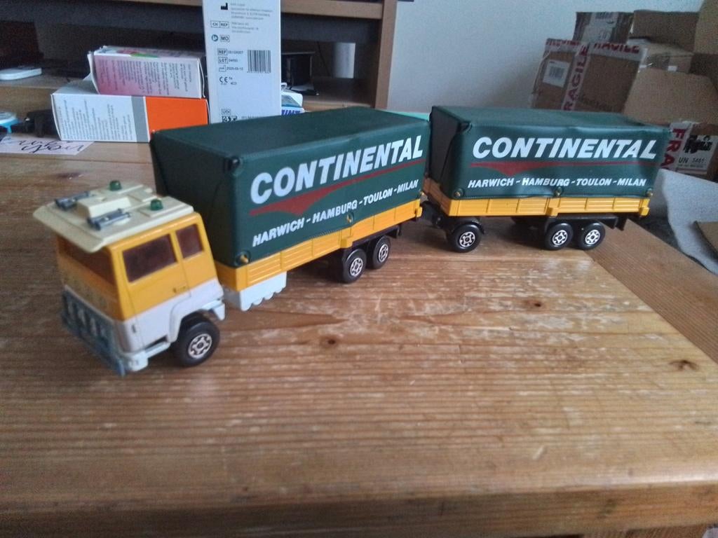 Ford combinatie continental, Hobby en Vrije tijd, Modelauto's | 1:50, Matchbox, M, Ophalen of Verzenden, Zo goed als nieuw