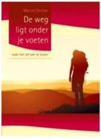 De weg ligt onder je voeten (Over het Lef om te leven), Boeken, Esoterie en Spiritualiteit, Ophalen of Verzenden, Zo goed als nieuw