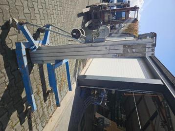 Genie kanalenlift beschikbaar voor biedingen