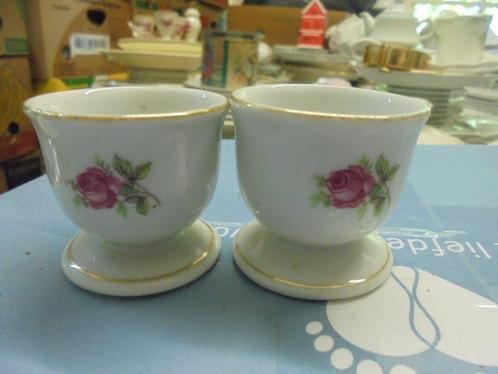 2 x Eierdop Bavaria (kruizende zwaardjes) met roze roosjes, Antiek en Kunst, Antiek | Servies los, Ophalen of Verzenden