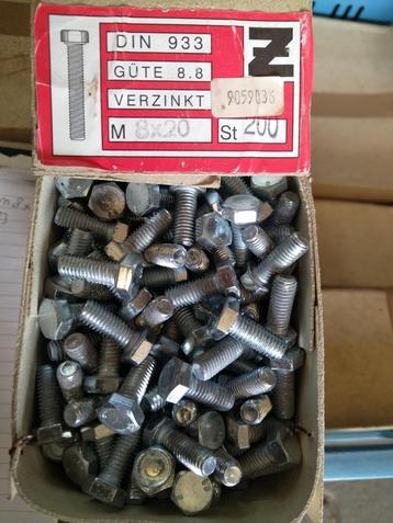 Partij bouten moeren. 26.700 stuks M8 M10 markthandel. 500kg beschikbaar voor biedingen