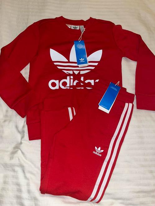 Nieuwe trainingspak Adidas, Kinderen en Baby's, Kinderkleding | Maat 122, Nieuw, Jongen of Meisje, Setje, Ophalen of Verzenden