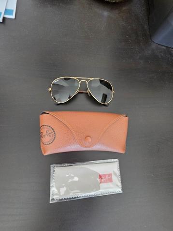 Ray-Ban zonnebril Aviator beschikbaar voor biedingen