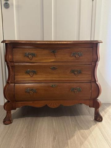 Vintage buikkastje met luipaard print in de lades beschikbaar voor biedingen