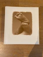 Geboorteboek Henzo in naturel kleuren nog nieuw, Ophalen of Verzenden, Nieuw