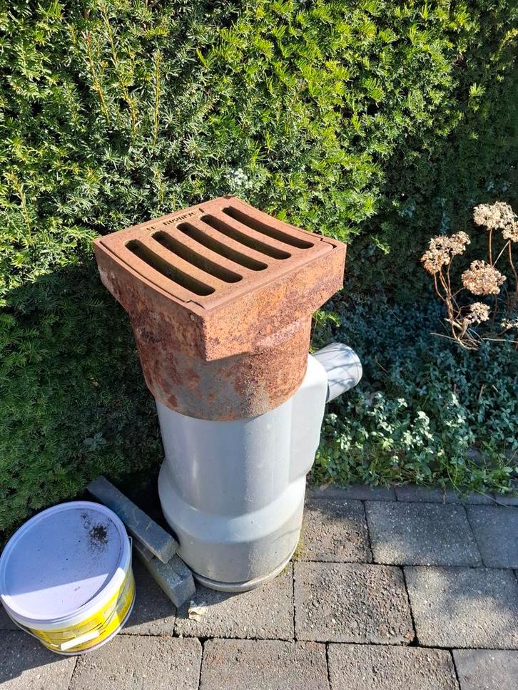 Straatkolk met rooster, Doe-het-zelf en Verbouw, Buizen en Afvoer, Gebruikt, Afvoer, Pvc, Minder dan 2 meter, 80 mm of meer, Ophalen