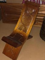 Klapstoel uit Suriname houtsnijwerk, Ophalen