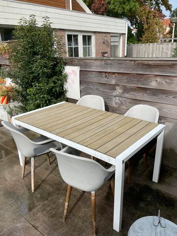 Aluminium tuintafel plus stoelen beschikbaar voor biedingen