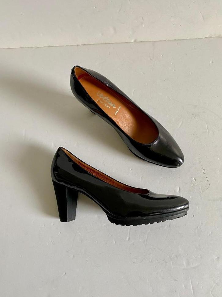 i524 Voltan: maat 38 lak-leren pumps schoenen hak zwart leer, Kleding | Dames, Schoenen, Zo goed als nieuw, Zwart, Ophalen of Verzenden