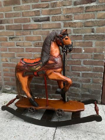 Vintage / antiek houten hobbelpaard beschikbaar voor biedingen