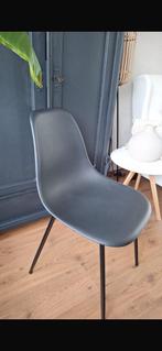 Te koop 2 stoeltjes zwart kunststof, Huis en Inrichting, Ophalen, Kunststof, Twee, Zwart