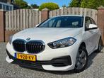 BMW 1-Serie 116i 109pk Aut 2023 Wit, Auto's, 65 €/maand, Wit, Origineel Nederlands, Bedrijf