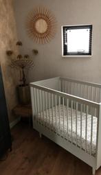 Ledikant | Grijs - Merk: Petite Amélie, Kinderen en Baby's, Kinderkamer | Complete kinderkamers, Ophalen, Zo goed als nieuw, Jongetje of Meisje