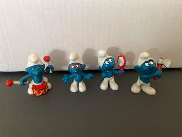 Set van 4 vintage Smurfen. Hoogte 5 cm. beschikbaar voor biedingen