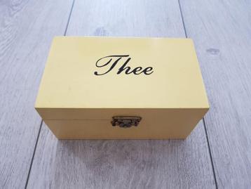 Geel theedoosje beschikbaar voor biedingen