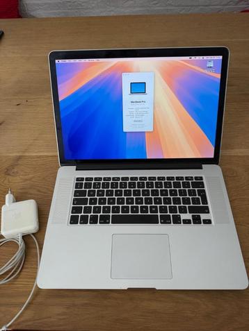 Apple laptop macbook pro 15 inch scherm 16 gb ram 2TB SSD beschikbaar voor biedingen