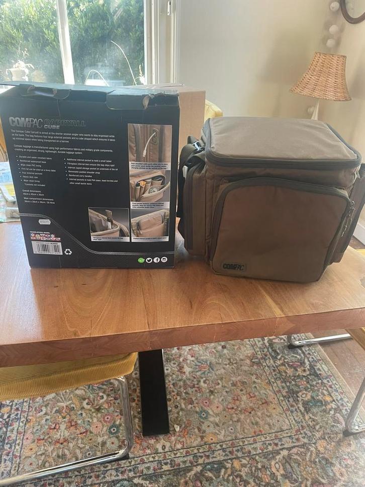 Korda compac carryal cube, Watersport en Boten, Hengelsport | Karpervissen, Zo goed als nieuw, Overige typen, Ophalen of Verzenden