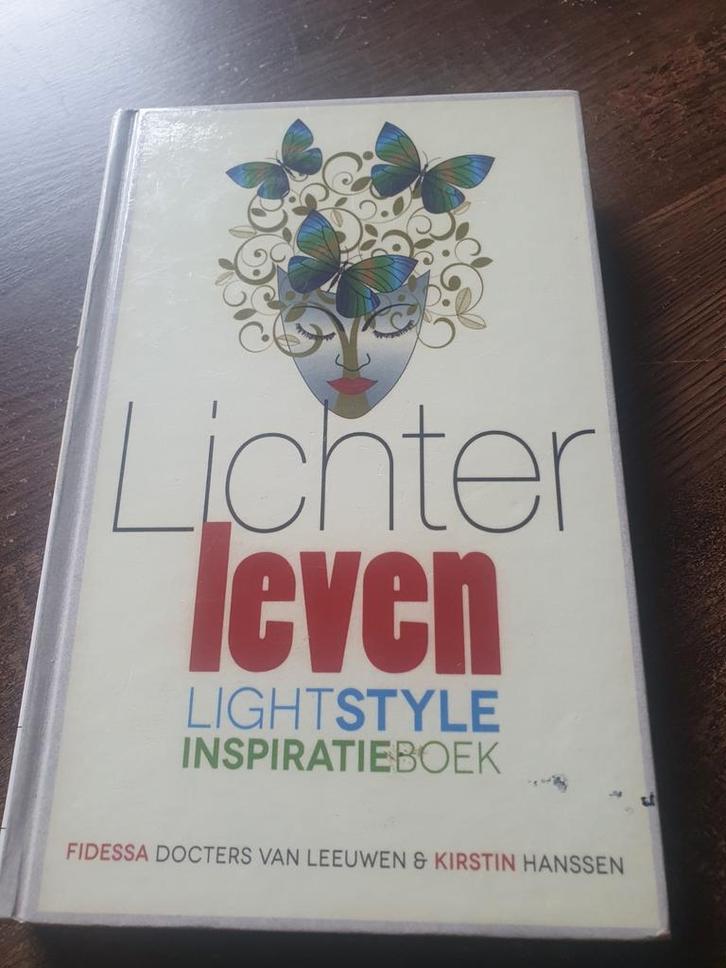 Kirstin Hanssen - Lichter leven, Boeken, Esoterie en Spiritualiteit, Zo goed als nieuw, Ophalen of Verzenden
