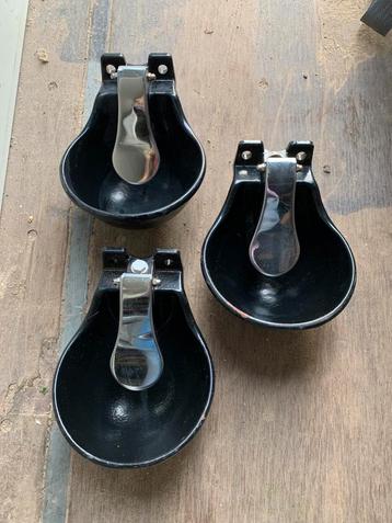 Drinkbakken beschikbaar voor biedingen