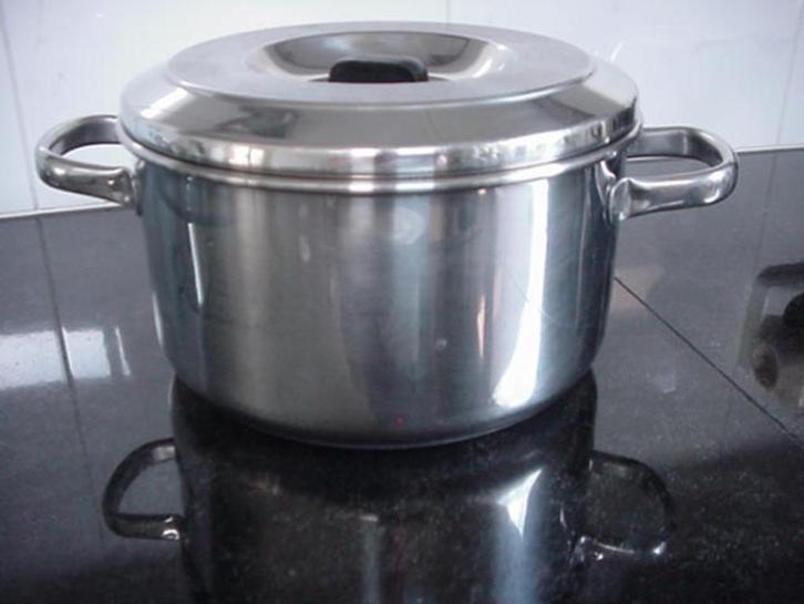 1 Sola Elite" pan, met nog steeds garantie., Huis en Inrichting, Keuken | Potten en Pannen, Zo goed als nieuw, Kookpan of Snelkookpan