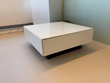 Witte salontafel (licht beschadigd)