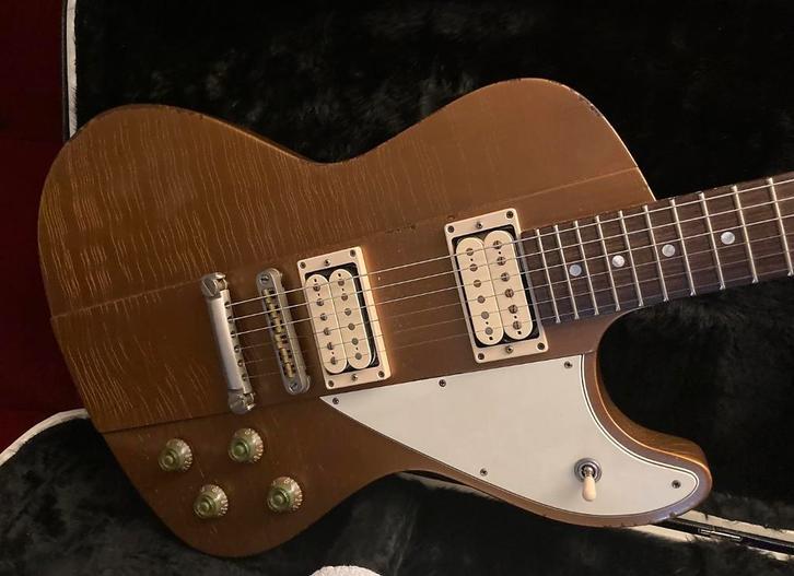 Rock n roll relics Revenge (firebird explorer mashup) gold, Muziek en Instrumenten, Snaarinstrumenten | Gitaren | Elektrisch, Zo goed als nieuw