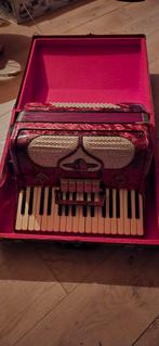 Prachtige rode metallic accordeon, Scandalli., Ophalen