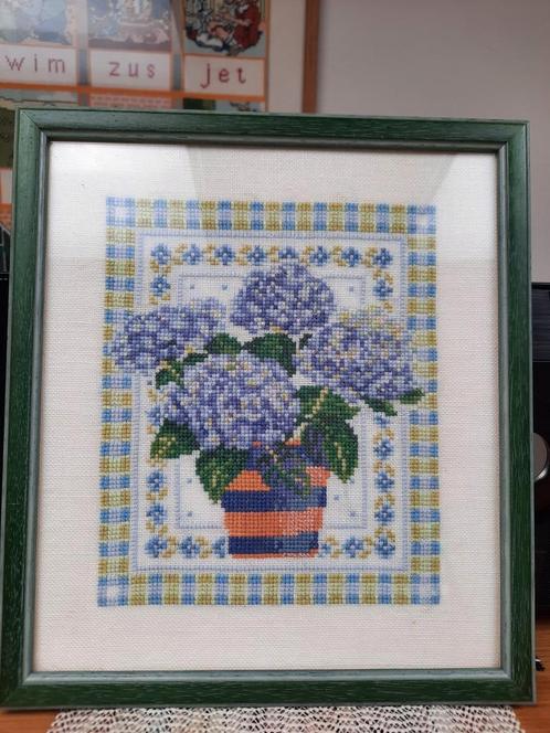 Geborduurde hortensia's groen blauw 24 x 27 cm, Hobby en Vrije tijd, Borduren en Borduurmachines, Zo goed als nieuw, Borduurpakket