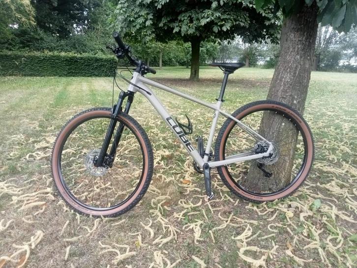 Mountianbike CUBE ACCES WS RACE 29 OATGRAY/RASPBERRY 2022 L, Fietsen en Brommers, Fietsen | Mountainbikes en ATB, Zo goed als nieuw