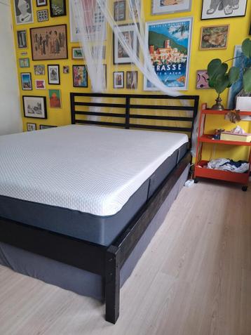 Ikea Tarva bedframe + lattenbodem Zwart 160x200 - afbeelding 1