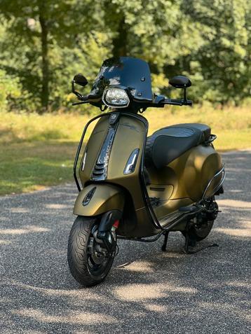 Exclusieve Vespa Sprint 2022 80cc Full Option Custom Carbon! beschikbaar voor biedingen