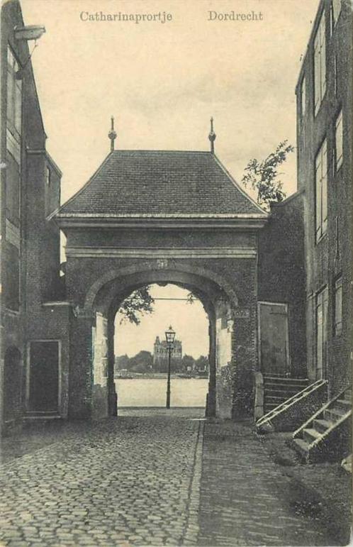 (300-455-009) Dordrecht Catharinepoortje, Verzamelen, Ansichtkaarten | Nederland, Zuid-Holland, Verzenden