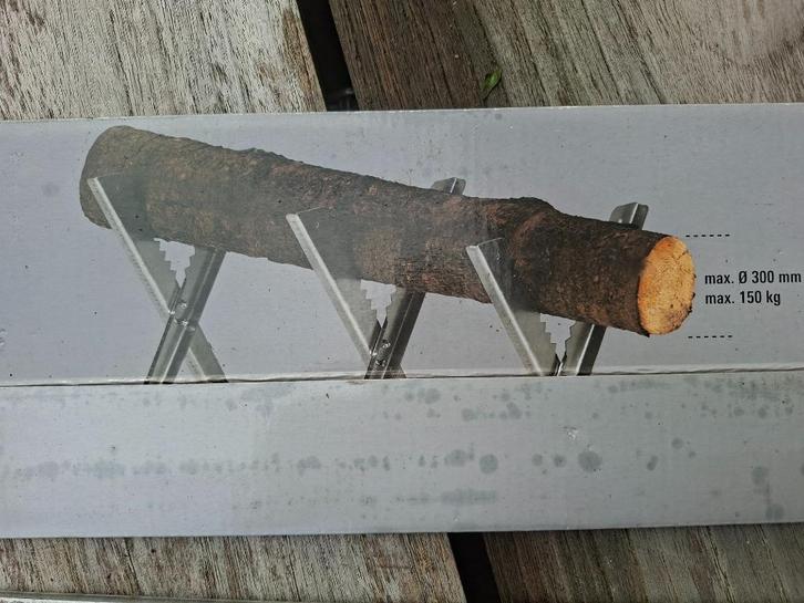 Nieuwe zaagsteun te koop voor kettingzaag en hout of bomen, Doe-het-zelf en Verbouw, Gereedschap | Zaagmachines, Nieuw, Overige typen