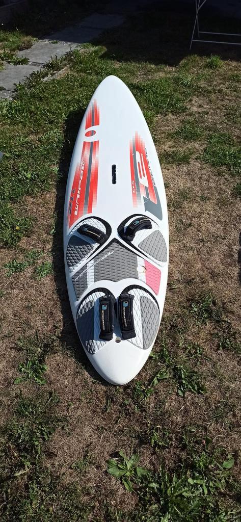 Bic techno 112 en 152 met vinnen en andere toebehoren, Watersport en Boten, Windsurfen, Gebruikt, Plank, 250 tot 300 cm, Met draagtas