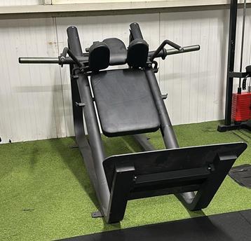 Hack squat beschikbaar voor biedingen