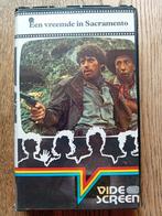 VHS Een Vreemde In Sacramento, Ophalen of Verzenden