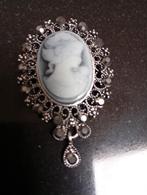 Mooie Broche Grijs Zwart Camee, 4 tot 7 cm, Ophalen of Verzenden, Zo goed als nieuw, Grijs