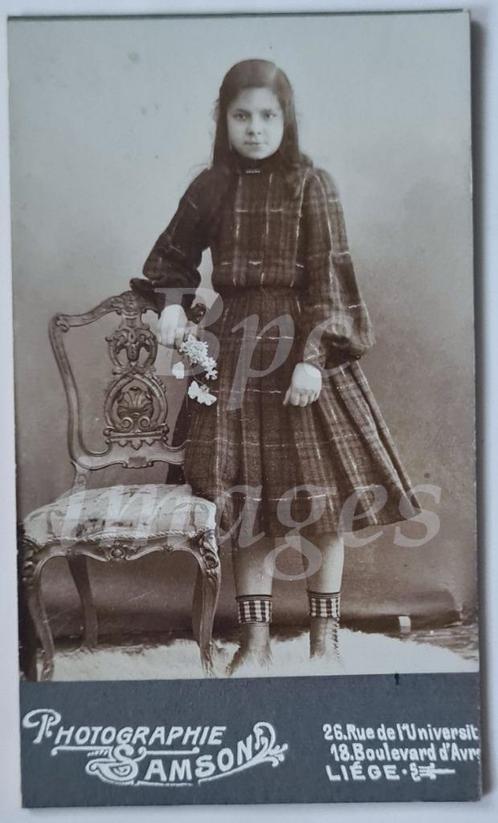 cdv meisje staand greuite jurk 1900's bloemen, Verzamelen, Foto's en Prenten, Gebruikt, Foto, Kind, Voor 1940, Verzenden