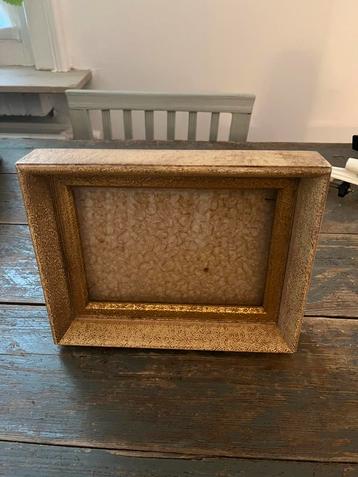 ANTIEKE LIJST KADER GOUDKLEUR MET GLAS beschikbaar voor biedingen