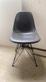 Vitra Eames Fiberglass, Huis en Inrichting, Stoelen, Ophalen, Zo goed als nieuw, Wit, Eén